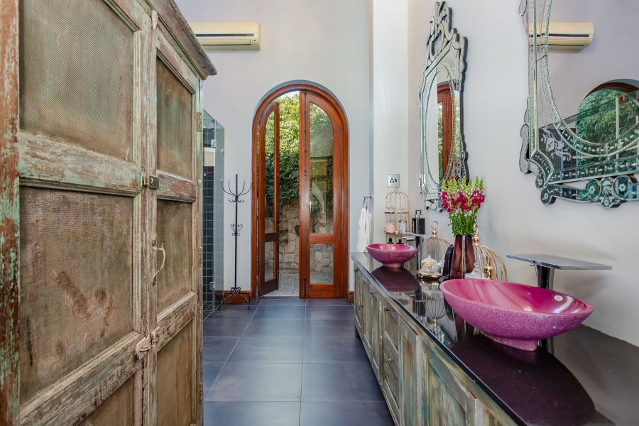 5 Bedroom Property for Sale in Winelands Western Cape